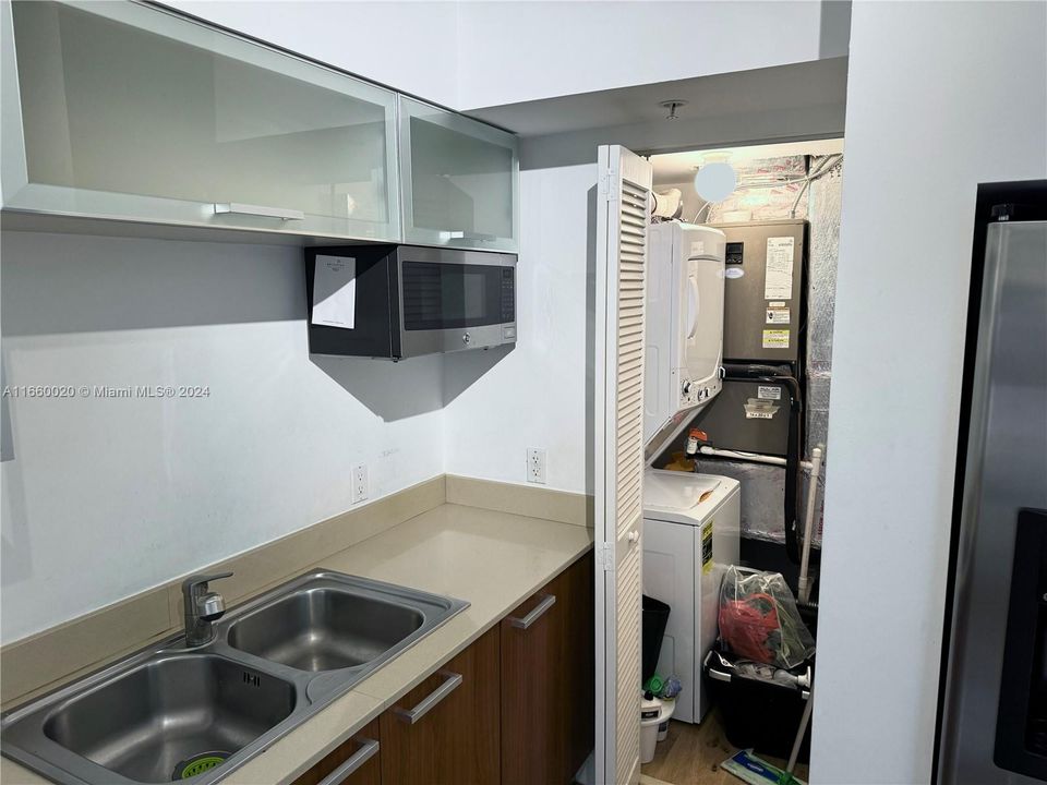 For Rent: $2,900 (1 beds, 1 baths, 750 Square Feet)