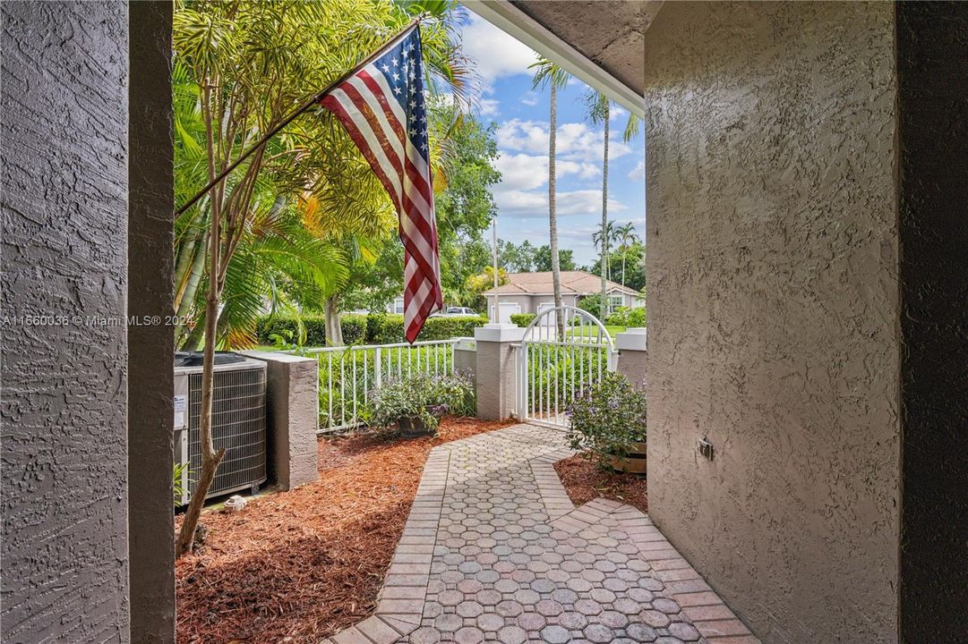 For Sale: $490,000 (3 beds, 2 baths, 1434 Square Feet)