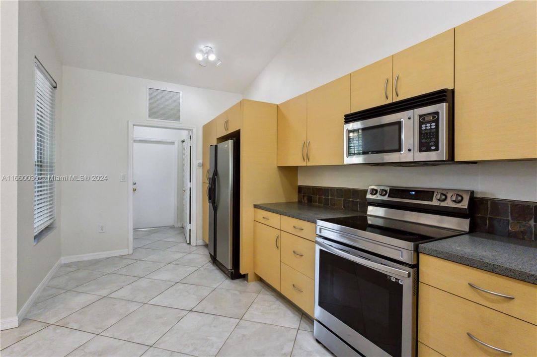 For Sale: $490,000 (3 beds, 2 baths, 1434 Square Feet)