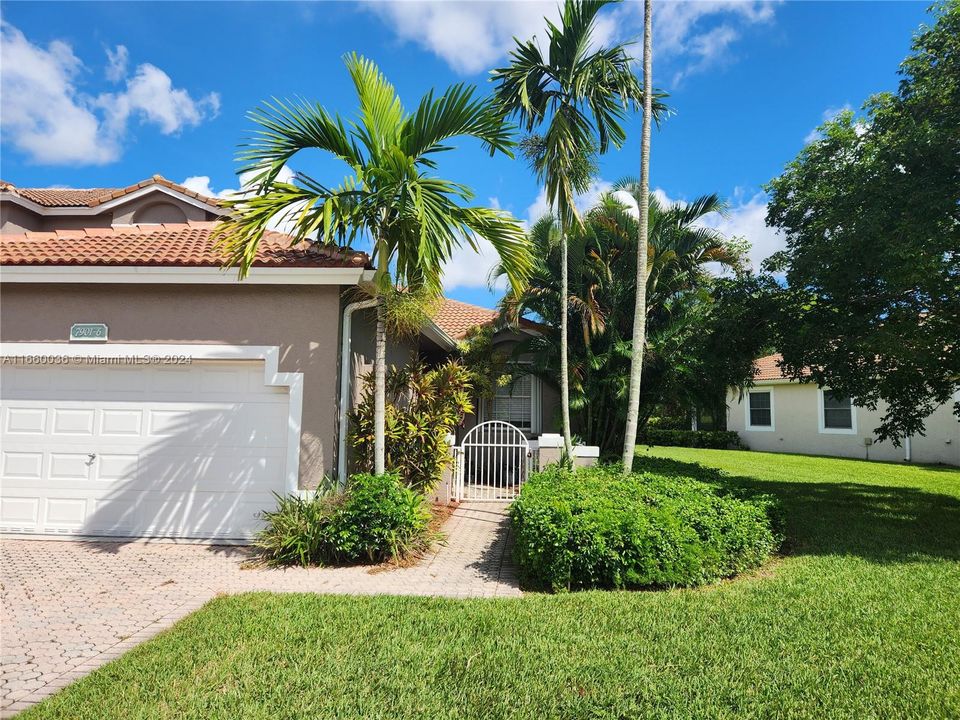 For Sale: $490,000 (3 beds, 2 baths, 1434 Square Feet)