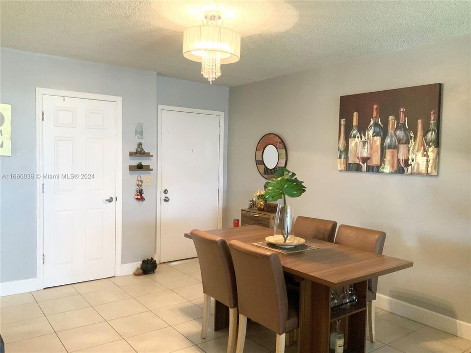 For Sale: $267,900 (1 beds, 1 baths, 838 Square Feet)