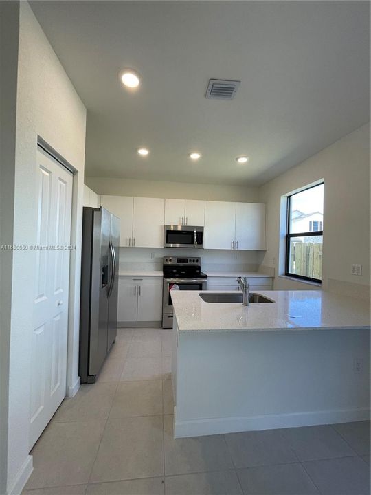 For Rent: $2,830 (3 beds, 2 baths, 1331 Square Feet)