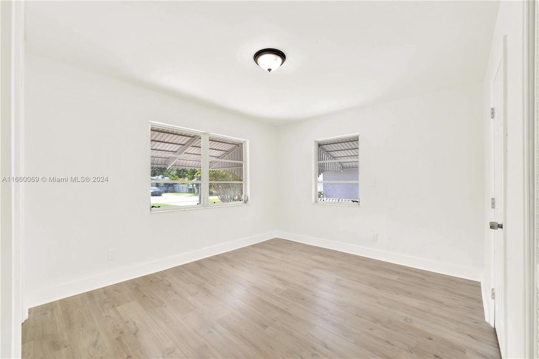 For Sale: $415,000 (2 beds, 2 baths, 984 Square Feet)