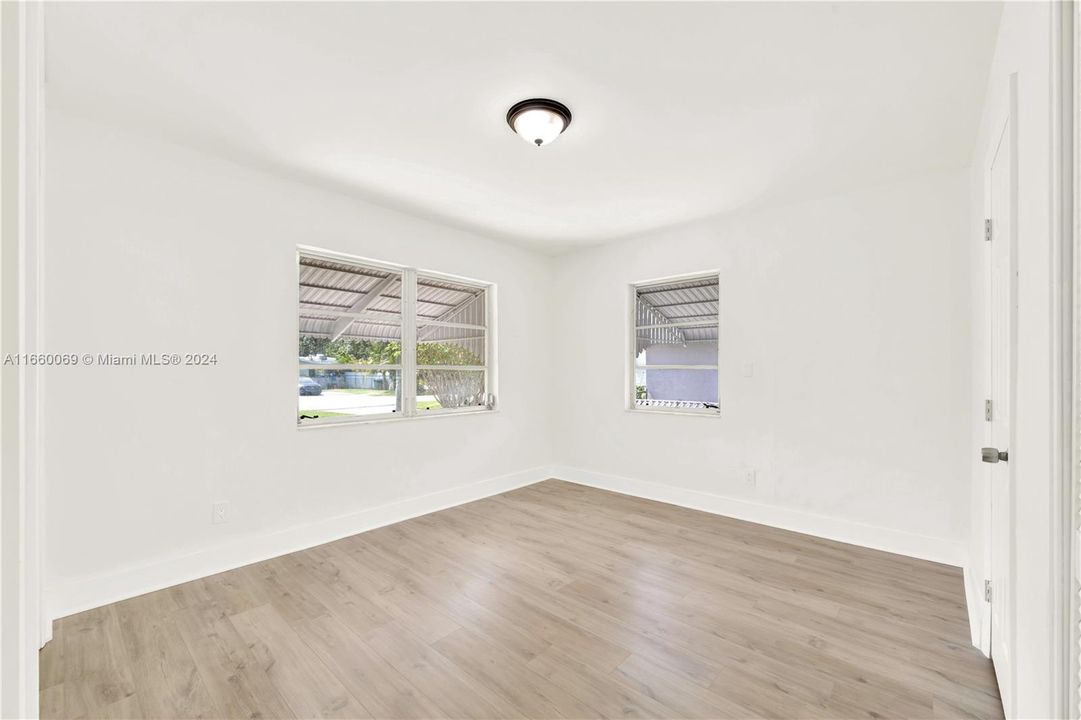 For Sale: $415,000 (2 beds, 2 baths, 984 Square Feet)