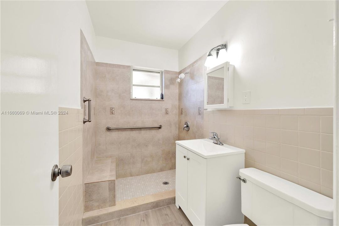 For Sale: $415,000 (2 beds, 2 baths, 984 Square Feet)