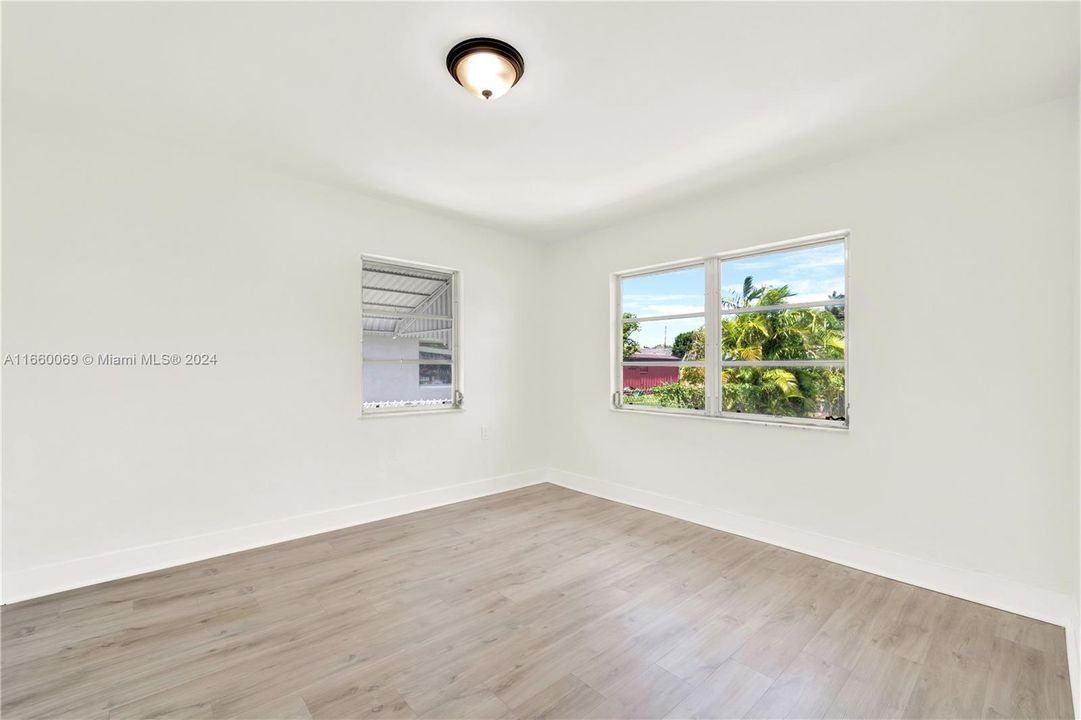 For Sale: $415,000 (2 beds, 2 baths, 984 Square Feet)