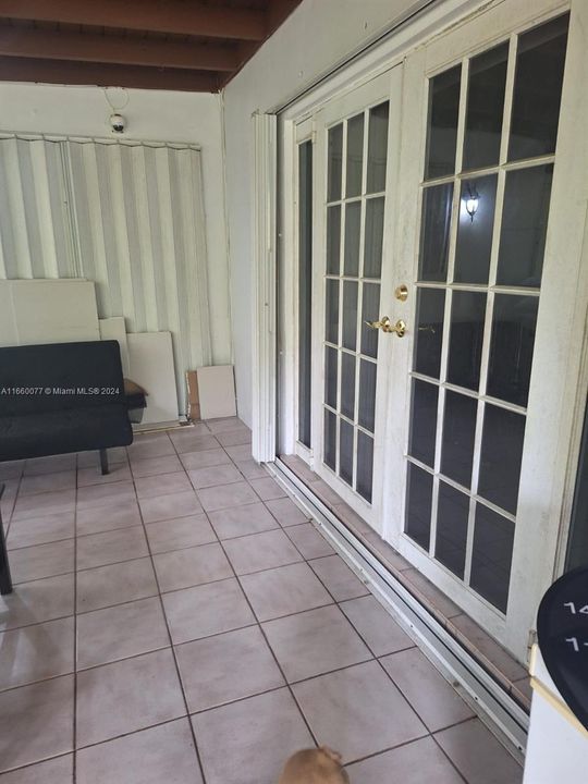 For Rent: $2,900 (2 beds, 1 baths, 1844 Square Feet)