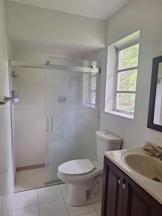 For Rent: $2,900 (2 beds, 1 baths, 1844 Square Feet)