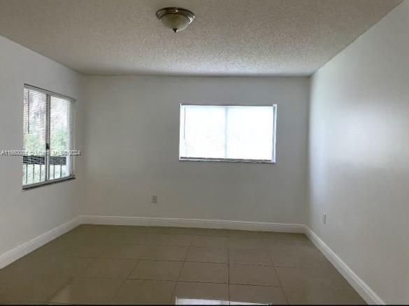 For Rent: $2,700 (2 beds, 2 baths, 1137 Square Feet)