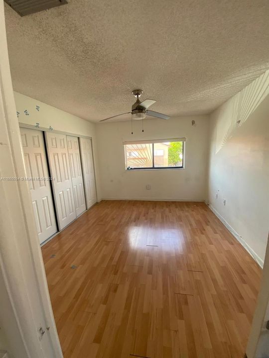 For Rent: $2,350 (2 beds, 2 baths, 925 Square Feet)