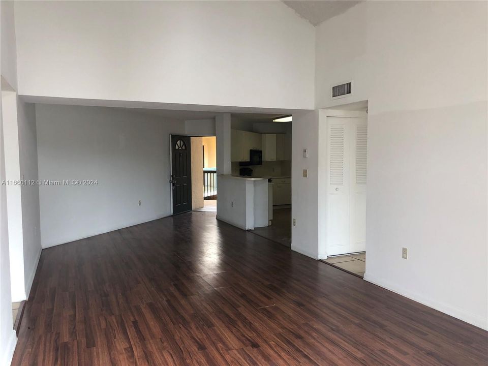 For Rent: $2,300 (2 beds, 2 baths, 950 Square Feet)