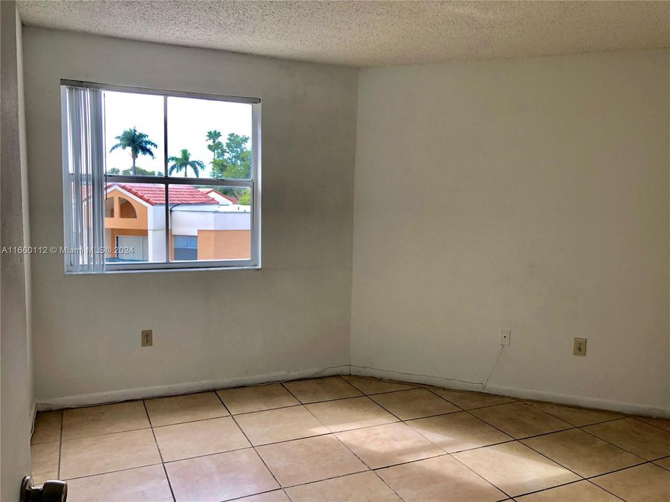 For Rent: $2,300 (2 beds, 2 baths, 950 Square Feet)