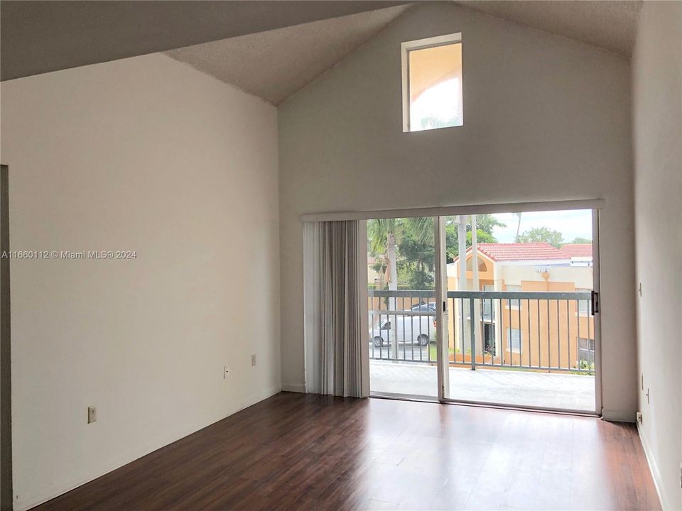 For Rent: $2,300 (2 beds, 2 baths, 950 Square Feet)