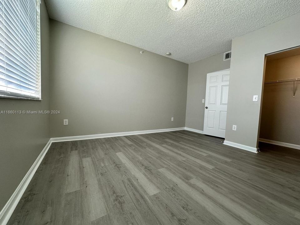 For Rent: $2,100 (2 beds, 2 baths, 981 Square Feet)