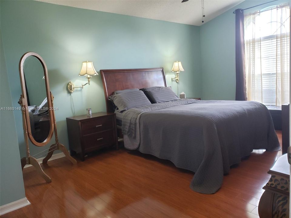 For Sale: $439,500 (3 beds, 2 baths, 1696 Square Feet)