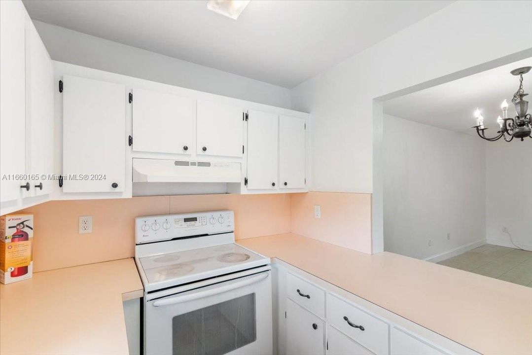 For Rent: $2,400 (3 beds, 2 baths, 1063 Square Feet)