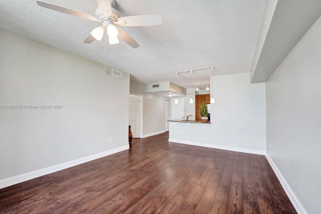 For Rent: $2,300 (1 beds, 1 baths, 765 Square Feet)