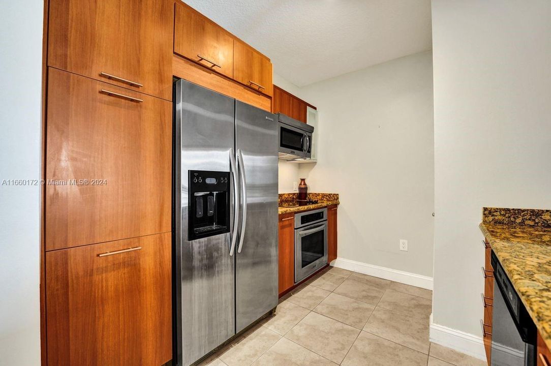 For Rent: $2,300 (1 beds, 1 baths, 765 Square Feet)