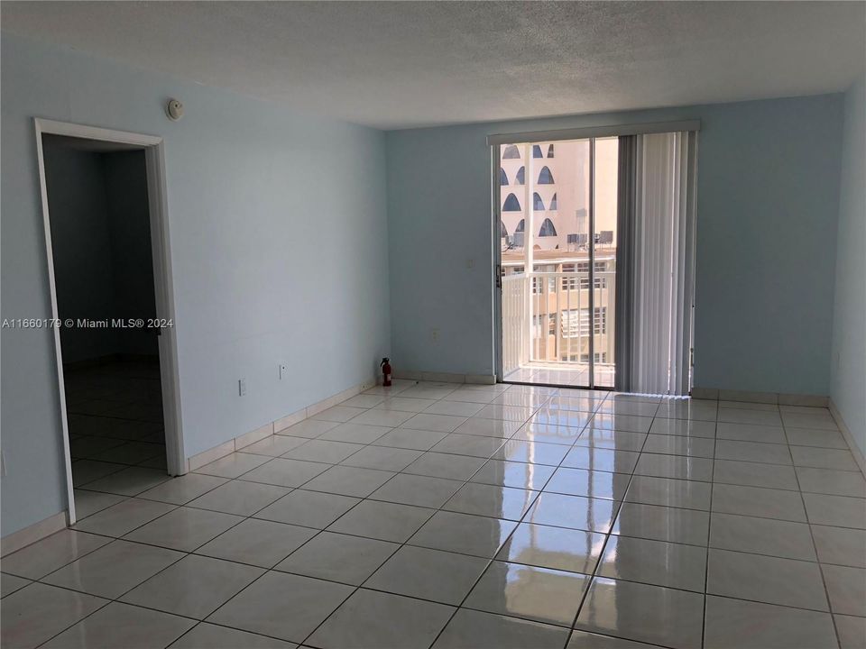 For Rent: $1,850 (1 beds, 1 baths, 686 Square Feet)