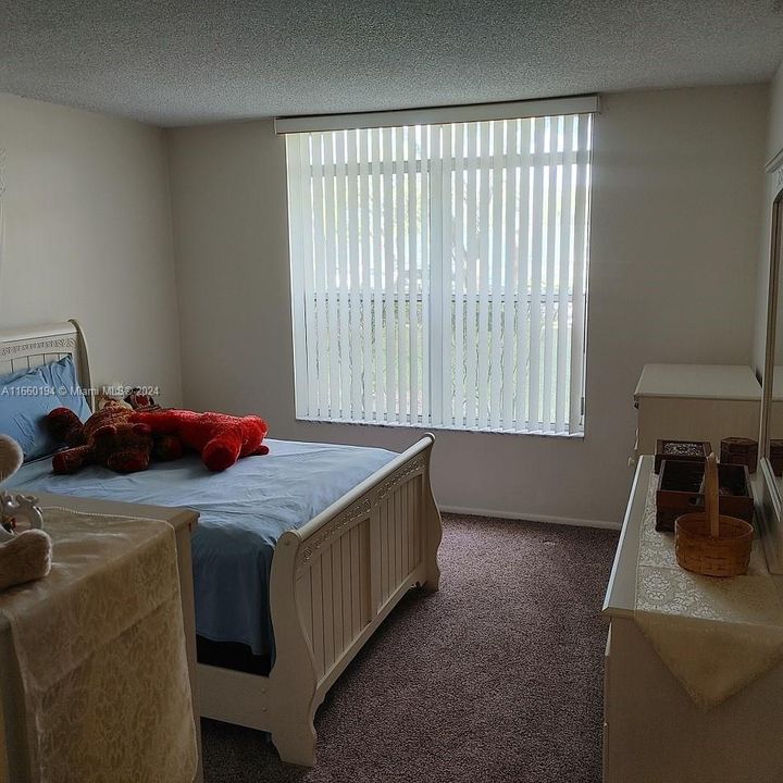 For Rent: $1,550 (1 beds, 1 baths, 800 Square Feet)