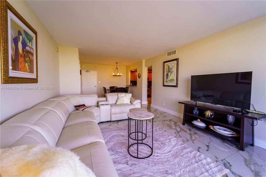 For Rent: $3,995 (2 beds, 2 baths, 1190 Square Feet)