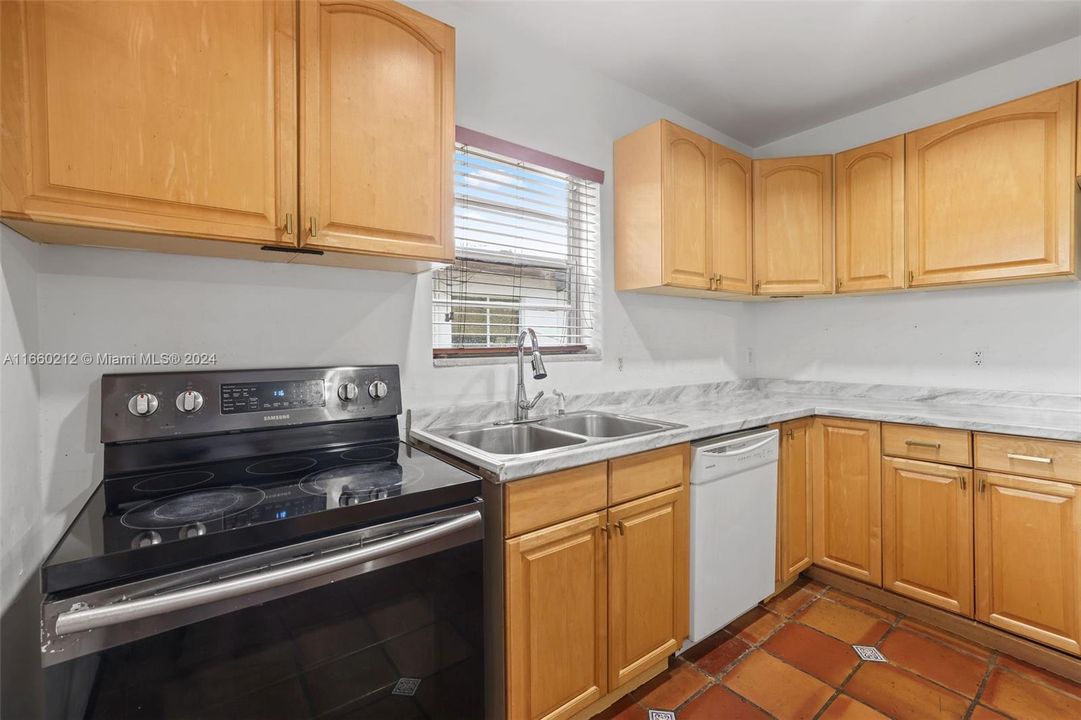 For Rent: $3,750 (3 beds, 1 baths, 1200 Square Feet)