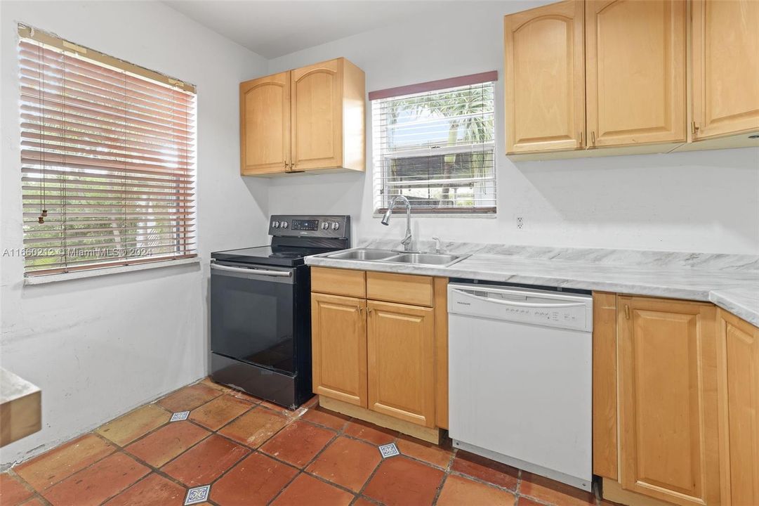 For Rent: $3,750 (3 beds, 1 baths, 1200 Square Feet)