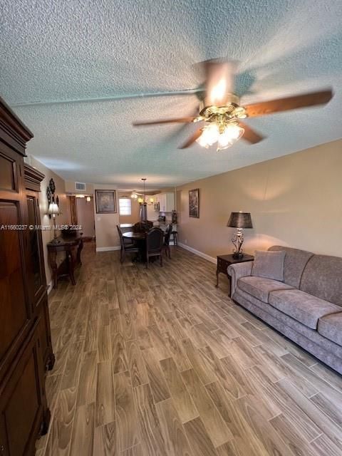 For Sale: $179,900 (2 beds, 2 baths, 1162 Square Feet)