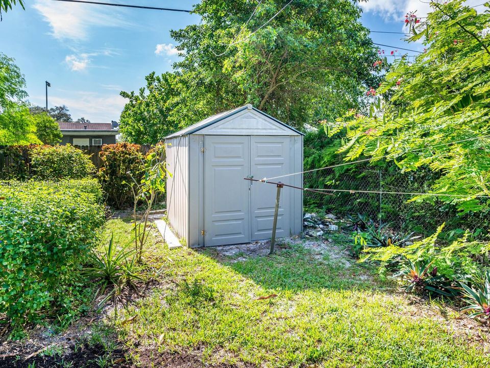 For Sale: $599,000 (3 beds, 2 baths, 1189 Square Feet)