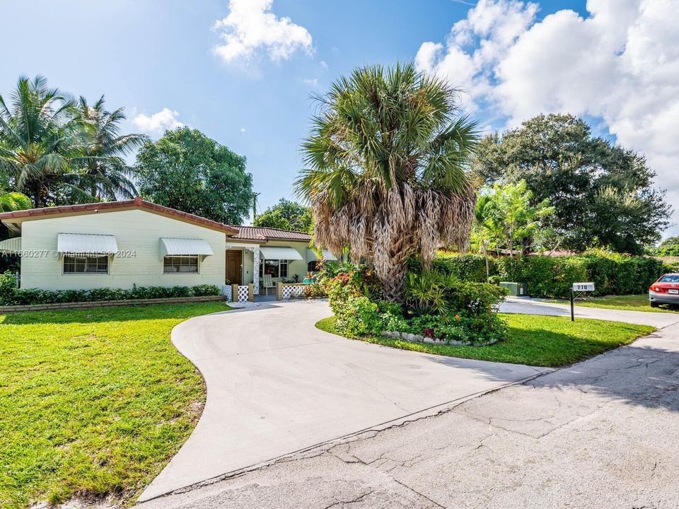 For Sale: $599,000 (3 beds, 2 baths, 1189 Square Feet)