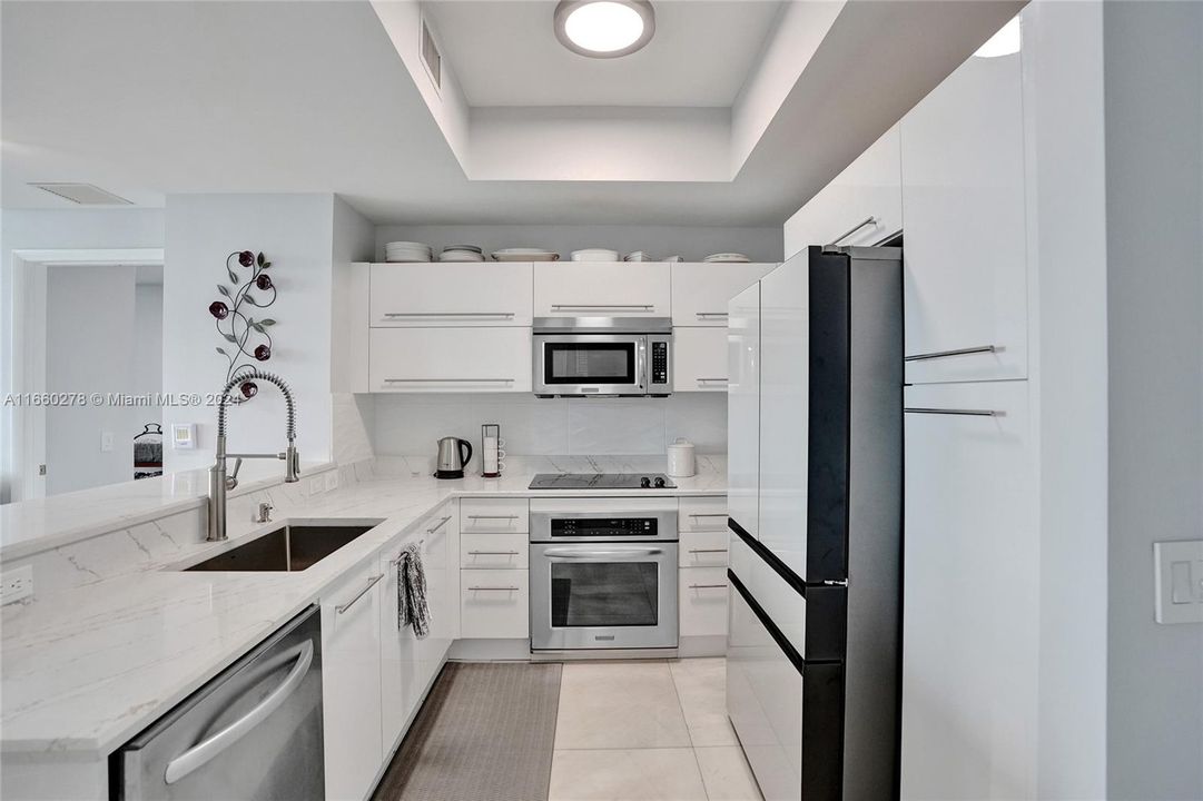 For Sale: $439,000 (2 beds, 2 baths, 1165 Square Feet)