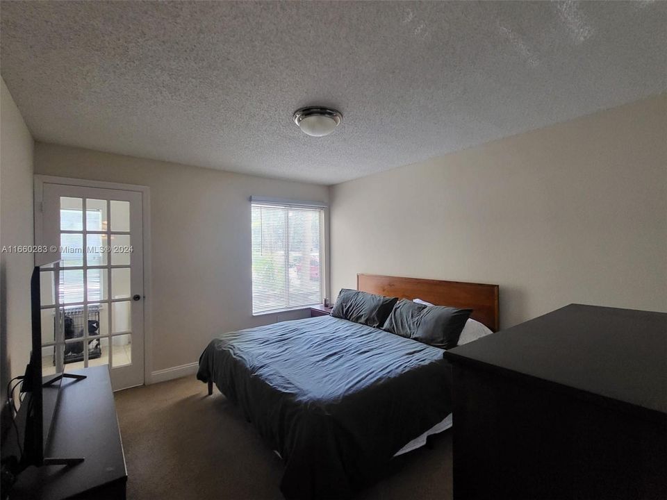 For Rent: $1,900 (1 beds, 1 baths, 743 Square Feet)