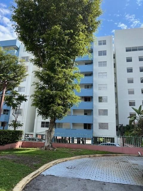 En Venta: $244,900 (2 camas, 2 baños, 882 Pies cuadrados)