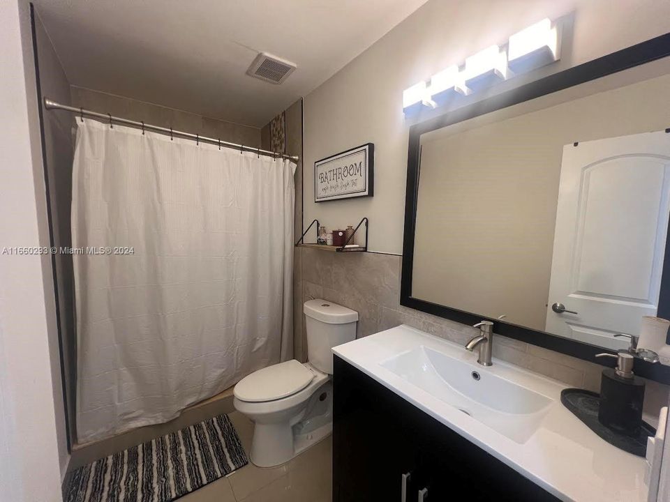 For Rent: $3,800 (4 beds, 1 baths, 1568 Square Feet)