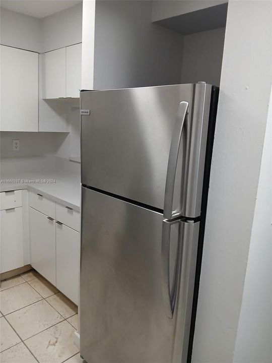 Active With Contract: $2,100 (2 beds, 2 baths, 912 Square Feet)