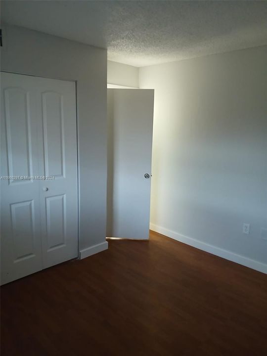 Active With Contract: $2,100 (2 beds, 2 baths, 912 Square Feet)