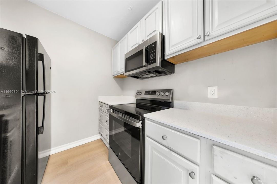 For Rent: $1,700 (1 beds, 1 baths, 614 Square Feet)