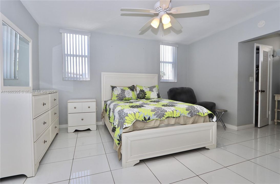 For Sale: $254,900 (2 beds, 2 baths, 1083 Square Feet)