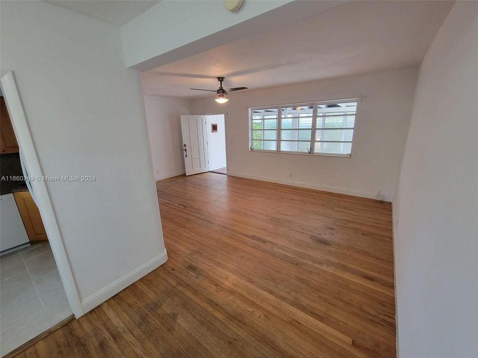 For Rent: $3,000 (2 beds, 1 baths, 2104 Square Feet)