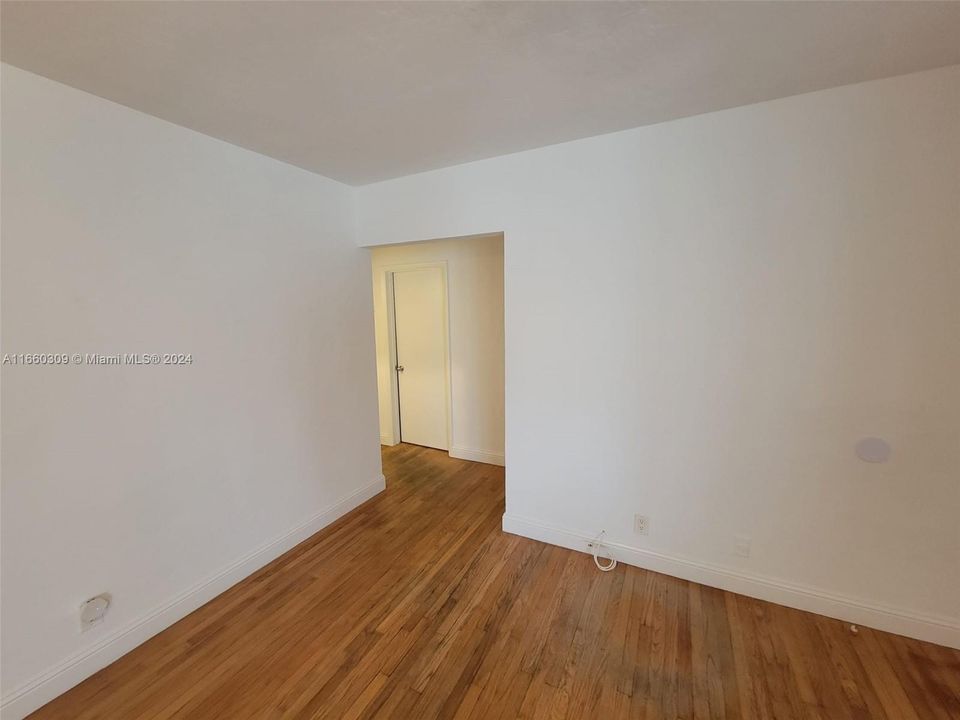 For Rent: $3,000 (2 beds, 1 baths, 2104 Square Feet)