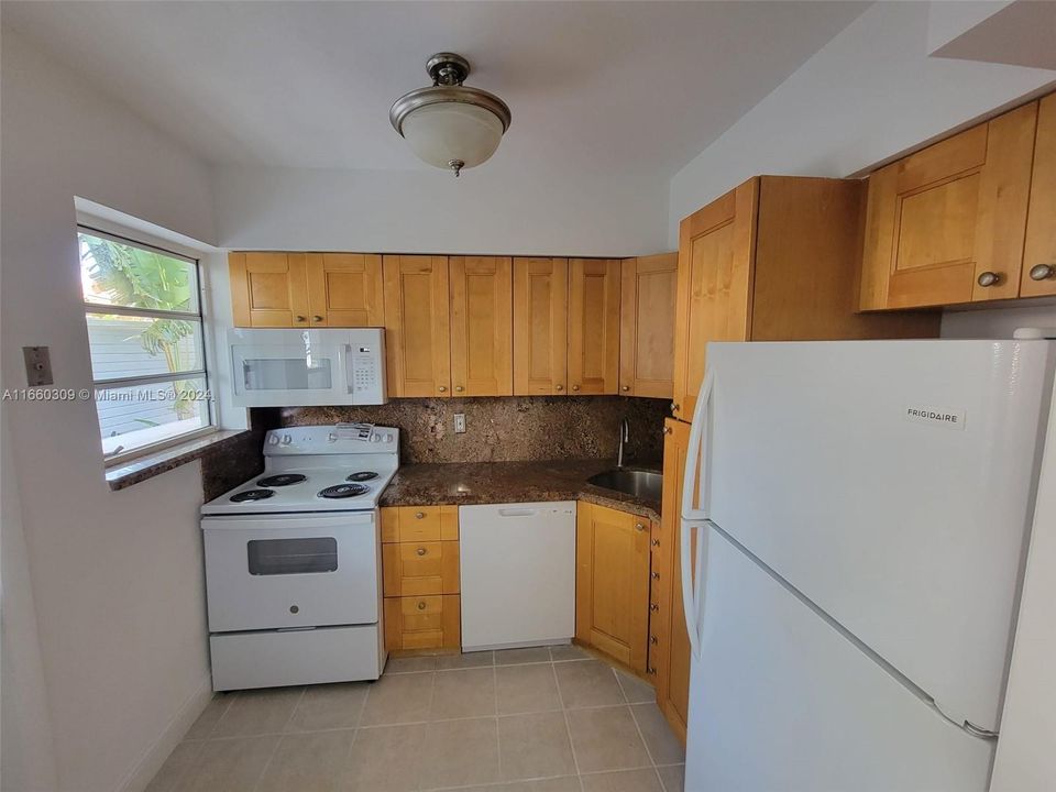 For Rent: $3,000 (2 beds, 1 baths, 2104 Square Feet)