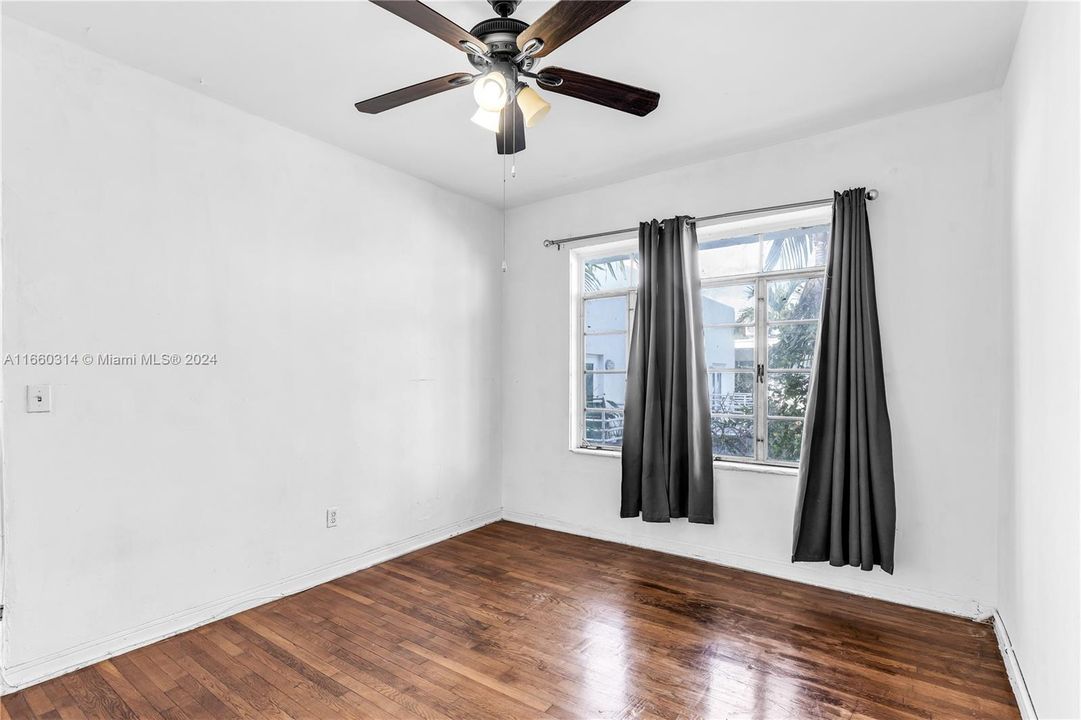 For Sale: $260,000 (1 beds, 1 baths, 645 Square Feet)