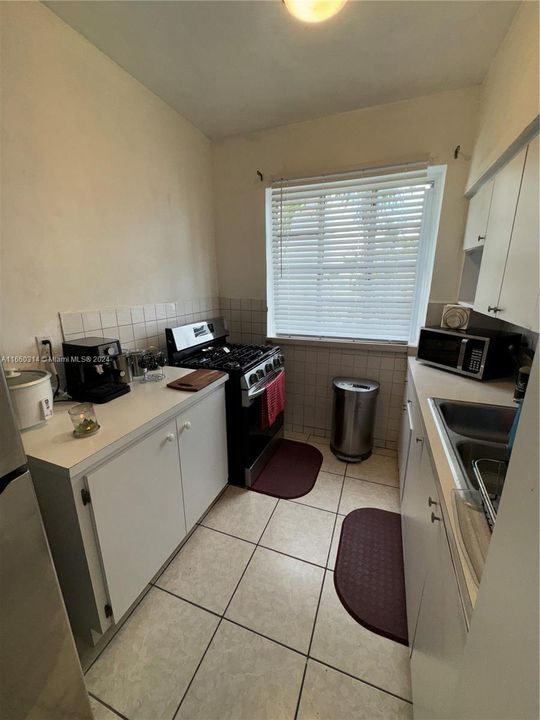 For Sale: $260,000 (1 beds, 1 baths, 645 Square Feet)