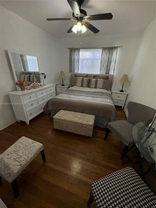 For Sale: $260,000 (1 beds, 1 baths, 645 Square Feet)