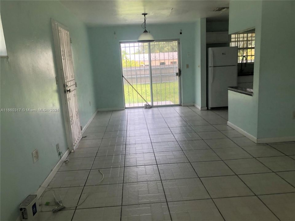 For Rent: $3,200 (3 beds, 2 baths, 1107 Square Feet)