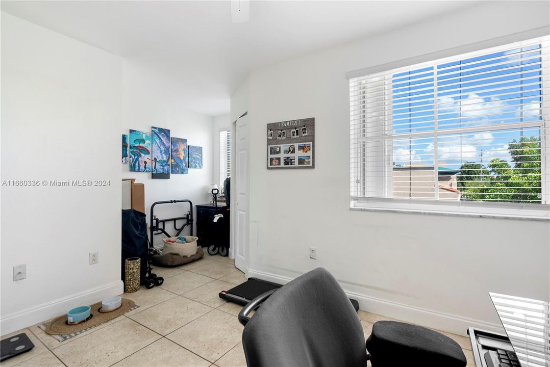 For Sale: $349,900 (2 beds, 2 baths, 859 Square Feet)