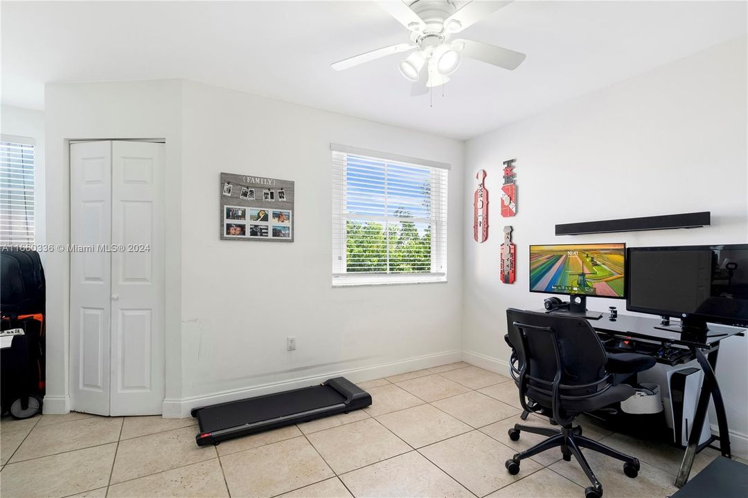 For Sale: $349,900 (2 beds, 2 baths, 859 Square Feet)