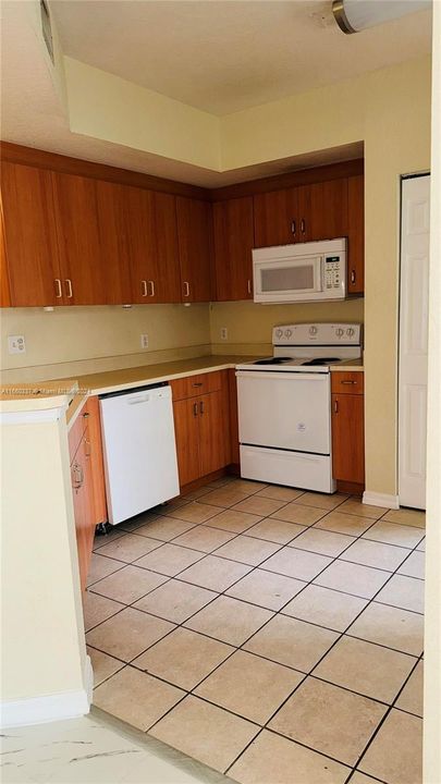 For Rent: $2,700 (3 beds, 2 baths, 1480 Square Feet)