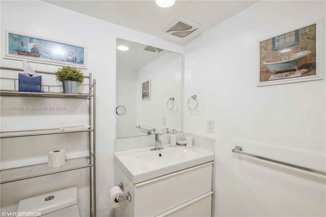 For Sale: $479,900 (1 beds, 1 baths, 874 Square Feet)