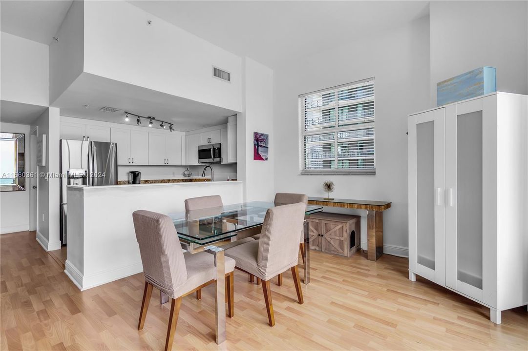 For Sale: $589,000 (2 beds, 2 baths, 1255 Square Feet)